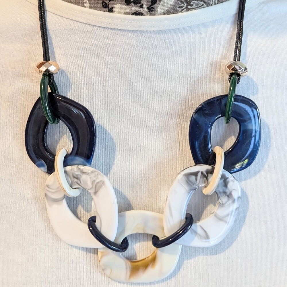 Vintage Chunky Marbled Funky Multi-Color Necklace, Blues & whites w/ swirls!